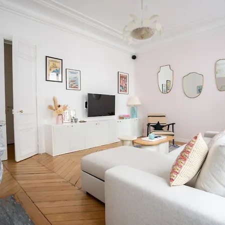 Guestready - A Classic Touch Of Parisian Glamour *